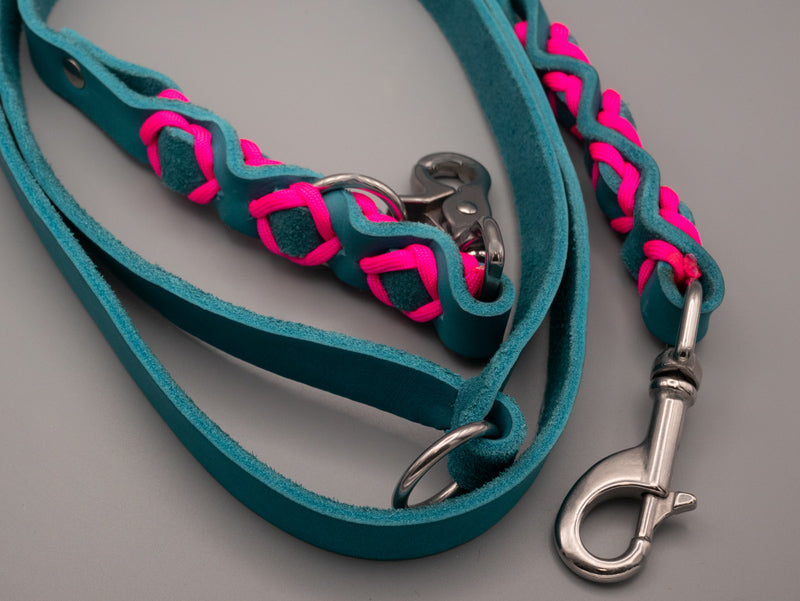 Führleine aus edlem, hellblauem Fettleder, Lederleine, geflochtenem Leder und mit Original US-Paracord Typ 3 veredelt