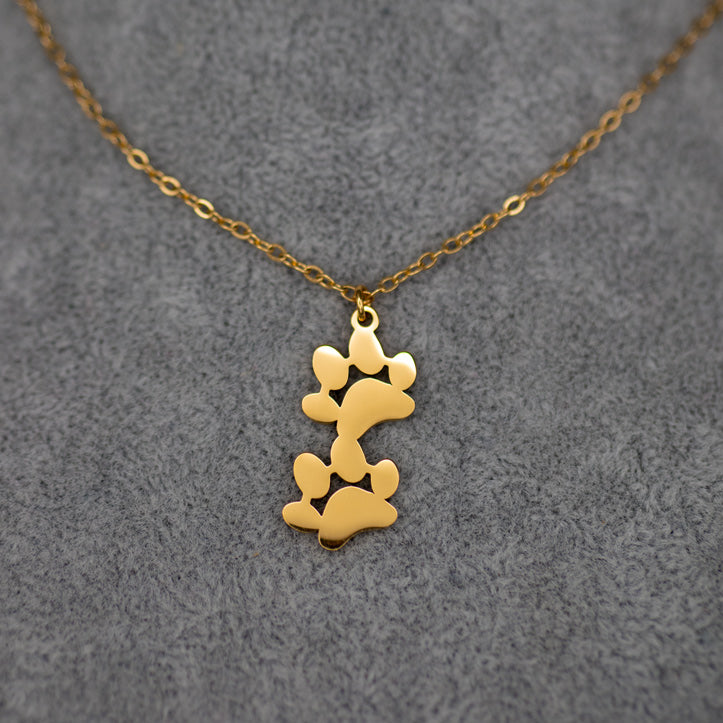Elegante Halskette mit zwei zierlichen Pfoten, nickelfrei - individuelle Gravur möglich