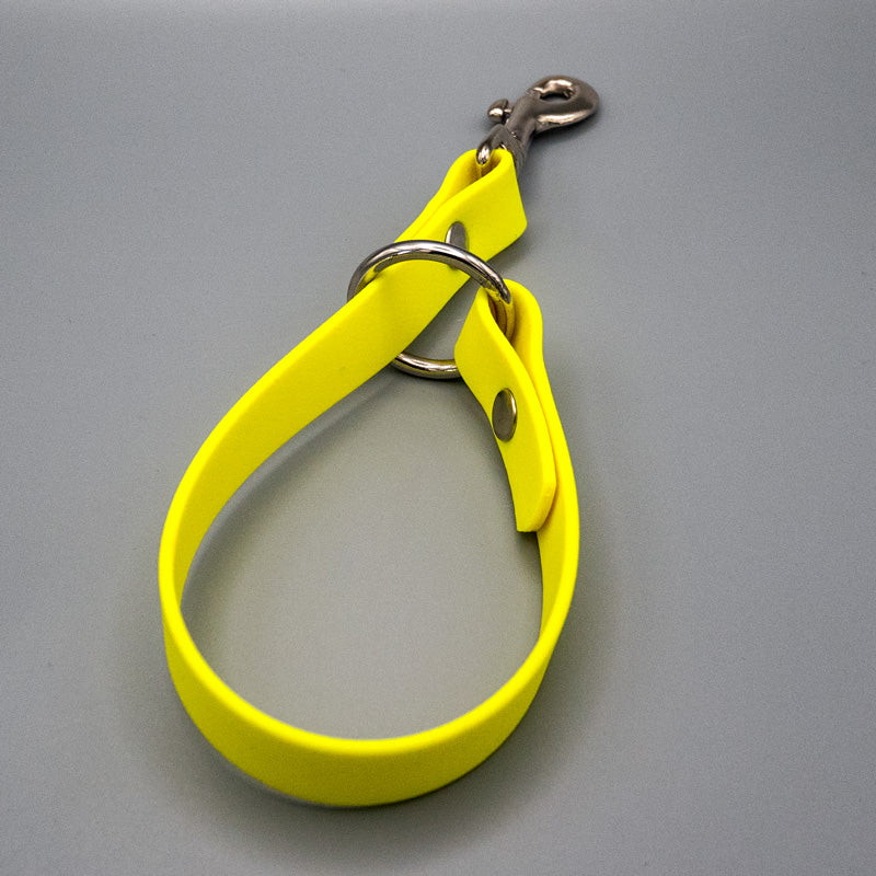 Leinenhalter aus Biothane mit Karabiner – in 5 Farben erhältlich, robust &amp; wetterfest zur sicheren Leinenaufbewahrung