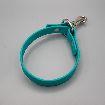 Leinenhalter aus Biothane mit Karabiner – in 5 Farben erhältlich, robust &amp; wetterfest zur sicheren Leinenaufbewahrung